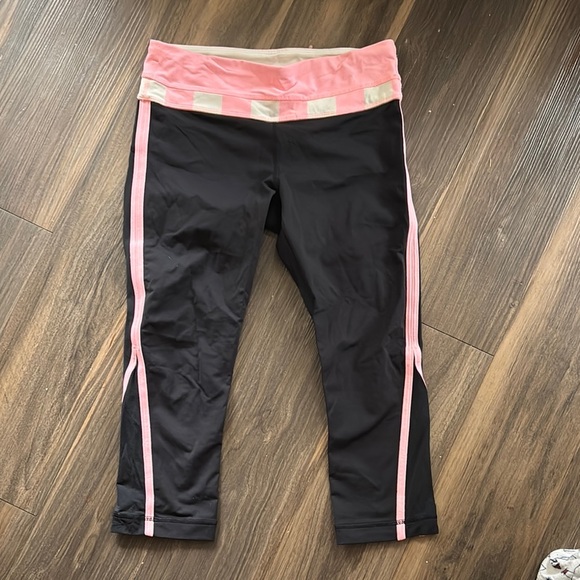lululemon athletica Pants - Lululemon Black and Pink Crop Leggings